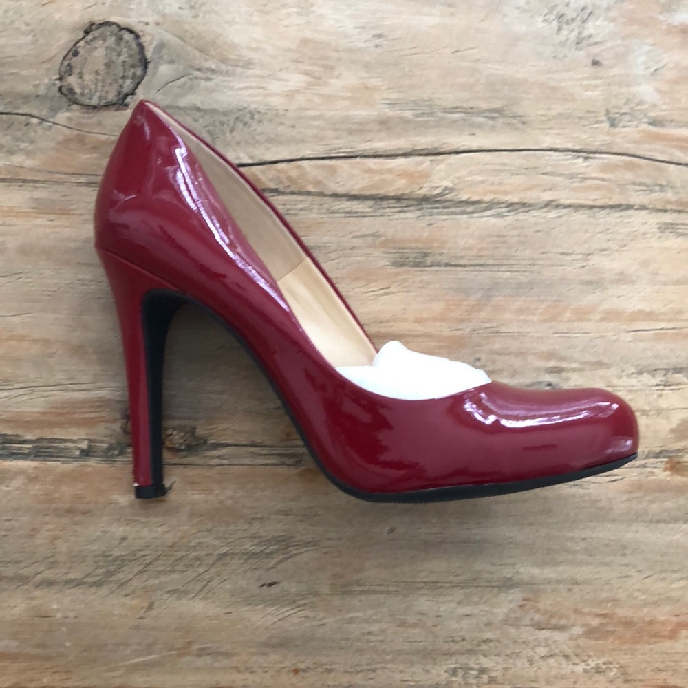 Jessica Simpson CALIE Pump 8.5 True Red Patent